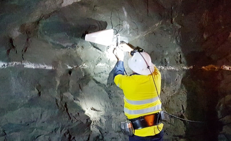 Mine UWB positioning